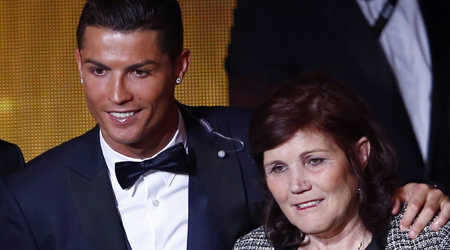 Mẹ ruột không cho Ronaldo rời Real?  - Bóng Đá