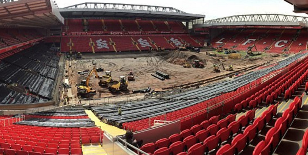 Anfield 'tan nát' trước ngay thay áo mới - Bóng Đá