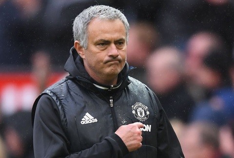 Mourinho thắng 1 trận đấu, Conte thắng cả giải đấu - Bóng Đá