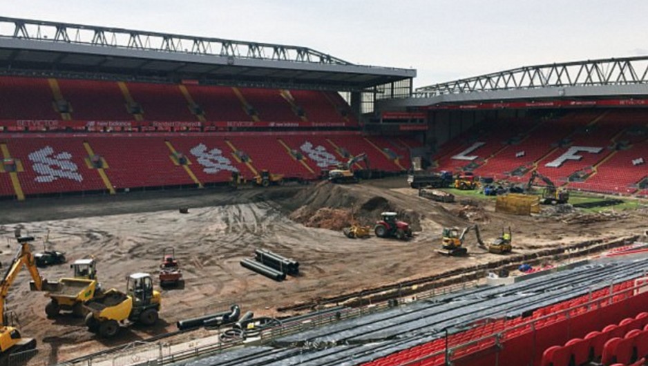 Anfield 'tan nát' trước ngay thay áo mới - Bóng Đá