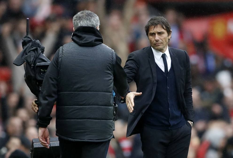 Mourinho thắng 1 trận đấu, Conte thắng cả giải đấu - Bóng Đá