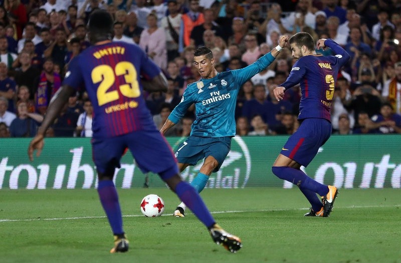 Ronaldo khoe áo 'phản đòn' Messi, fan Real nói gì? - Bóng Đá