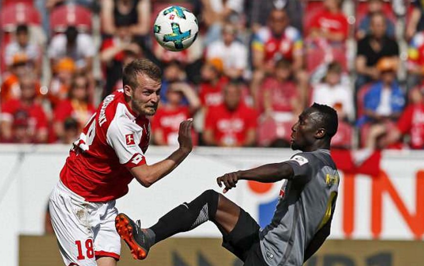 Bom tấn của Liverpool tạm biệt 'mái nhà' RB Leipzig bằng chiếc thẻ đỏ - Bóng Đá