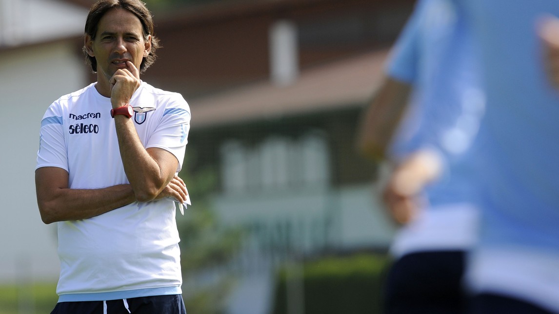 Dàn sao của Lazio mang cả... dù ra để tập chạy - Bóng Đá