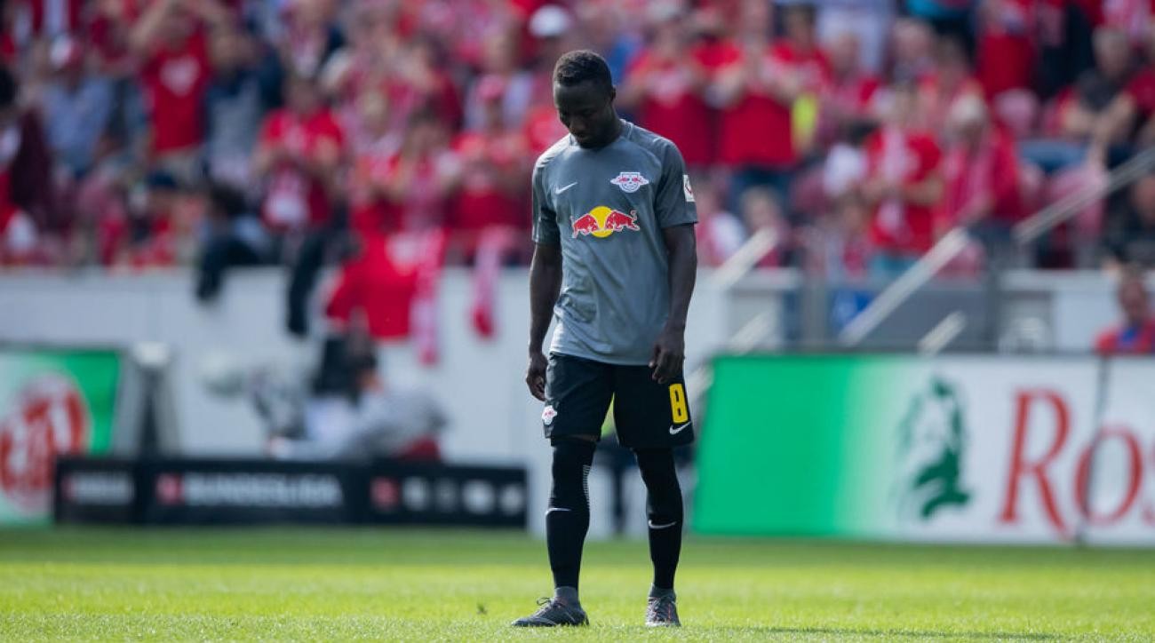 Bom tấn của Liverpool tạm biệt 'mái nhà' RB Leipzig bằng chiếc thẻ đỏ - Bóng Đá