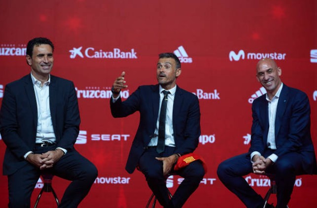 Người cũ Barcelona chính thức ra mắt trên vai trò HLV trưởng La Roja - Bóng Đá