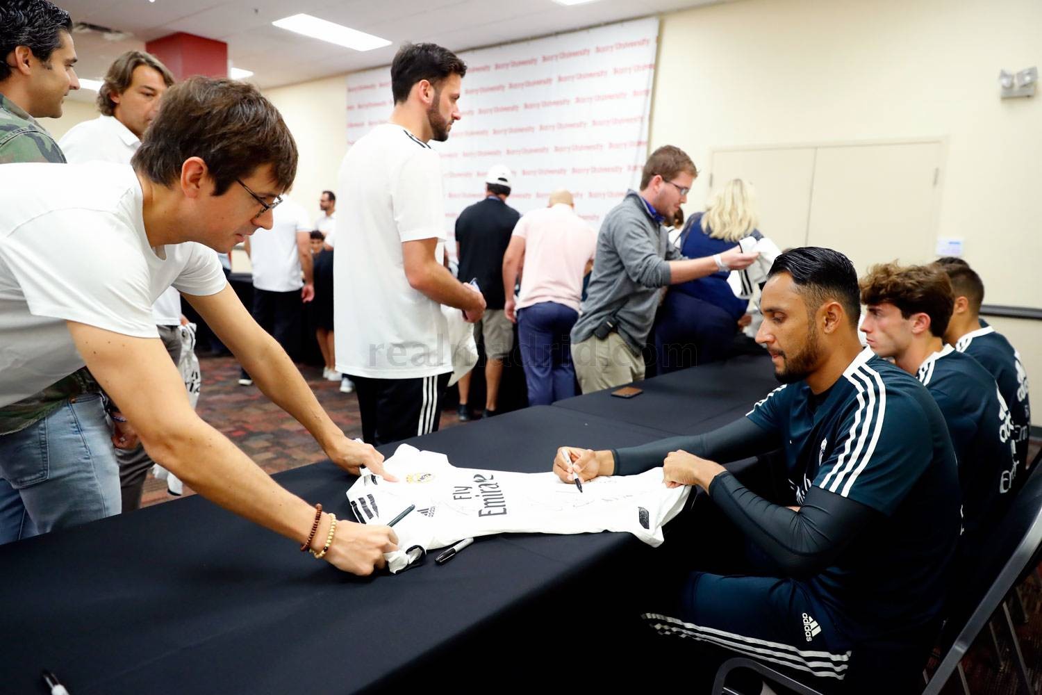 Ramos trở lại, dẫn Real đi họp fan tại Miami - Bóng Đá
