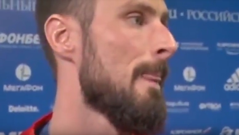 Giroud tức điên khi phóng viên bỏ mình chạy theo Mbappe - Bóng Đá