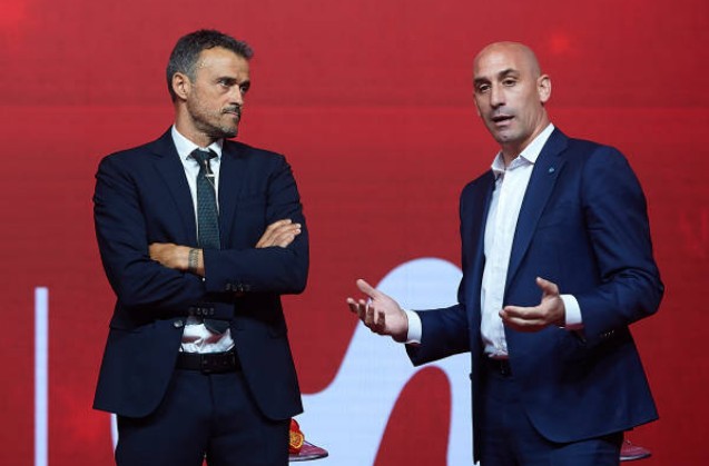 Người cũ Barcelona chính thức ra mắt trên vai trò HLV trưởng La Roja - Bóng Đá