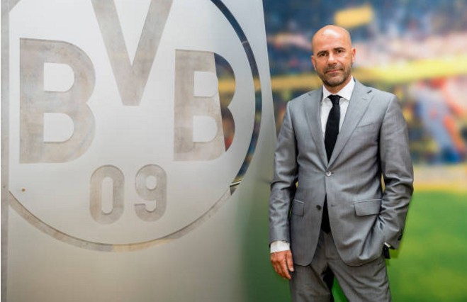 Bosz cười không ngớt trong ngày đầu làm 'Boss' tại Dortmund - Bóng Đá