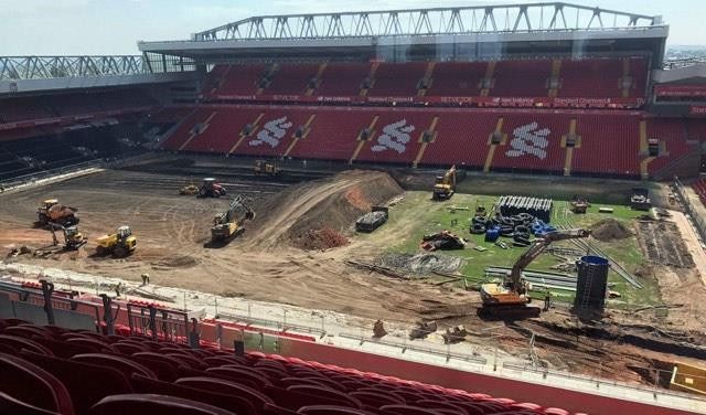 Anfield 'tan nát' trước ngay thay áo mới - Bóng Đá