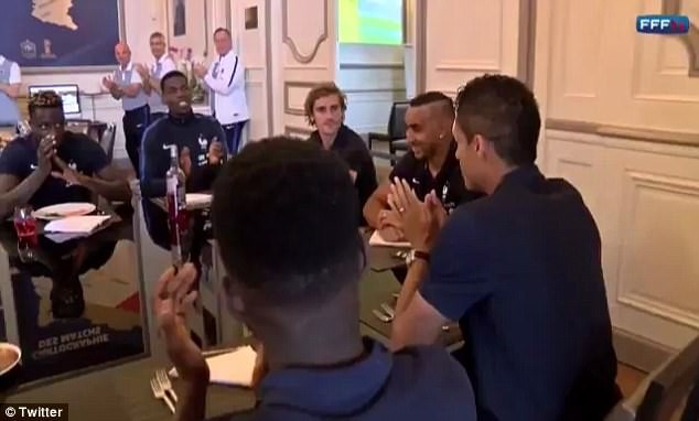 Griezmann cạch mặt sao Real khi hội quân cùng tuyển Pháp - Bóng Đá