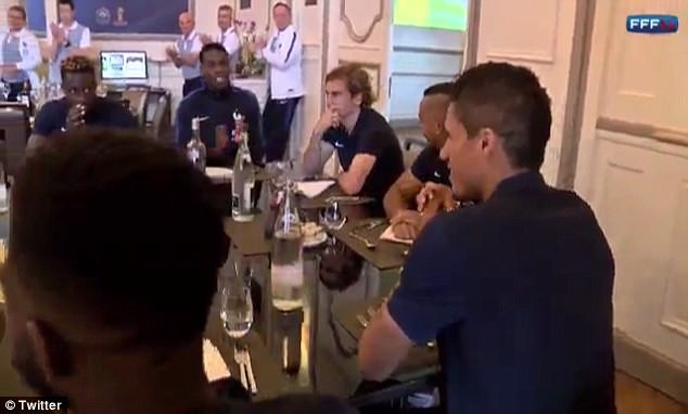 Griezmann cạch mặt sao Real khi hội quân cùng tuyển Pháp - Bóng Đá
