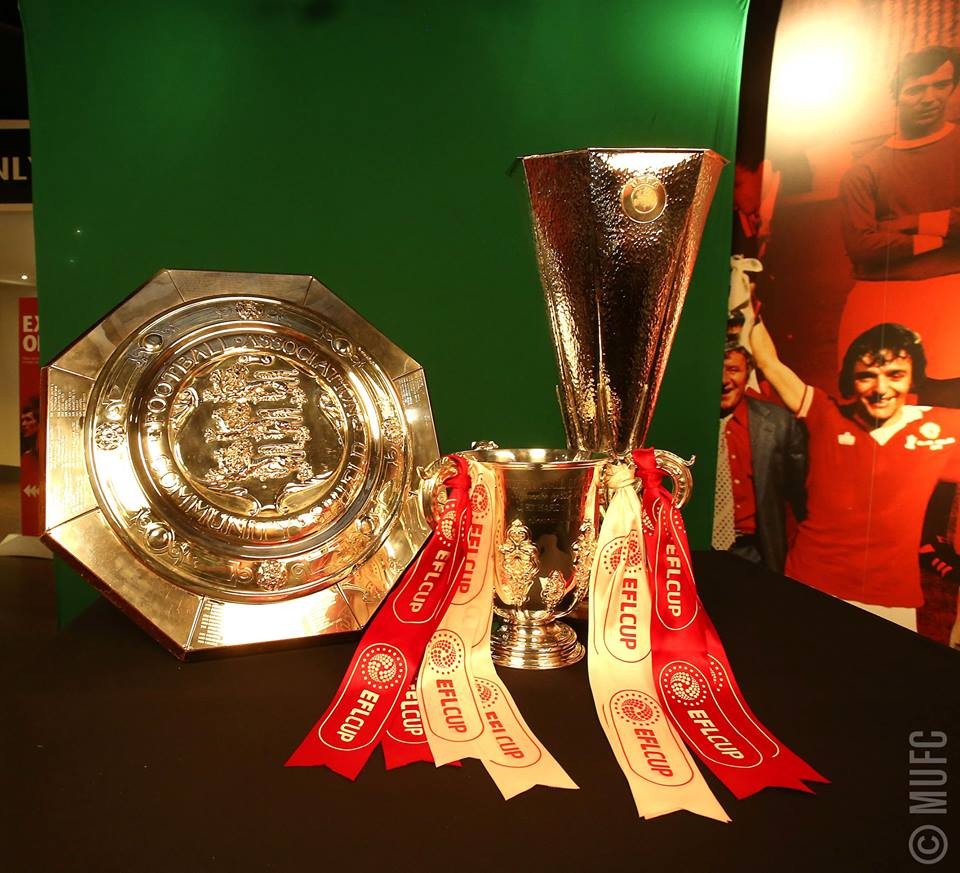 Cúp Europa League đây oai hùng tai khu trưng bày của Man Utd - Bóng Đá