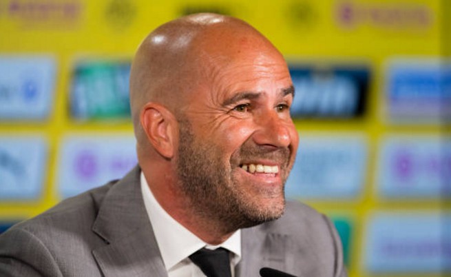 Bosz cười không ngớt trong ngày đầu làm 'Boss' tại Dortmund - Bóng Đá