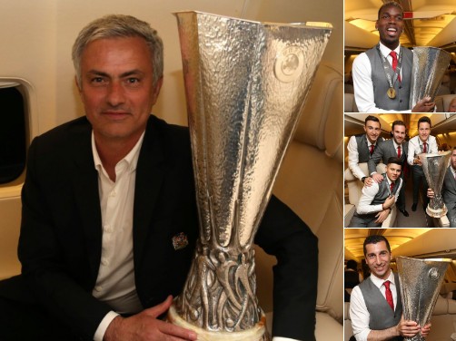 Cúp Europa League đây oai hùng tai khu trưng bày của Man Utd - Bóng Đá