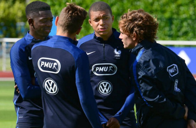 Griezmann cạch mặt sao Real khi hội quân cùng tuyển Pháp - Bóng Đá