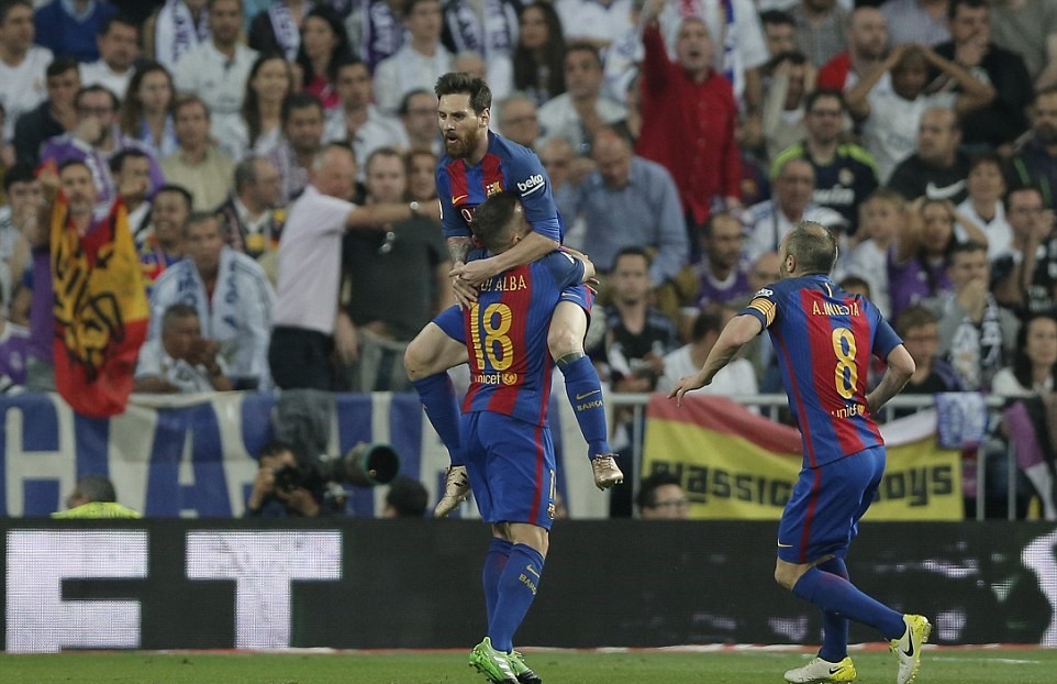 Ronaldo lép vế hoàn toàn Messi, Real không thoát được trận thua trước Barca - Bóng Đá