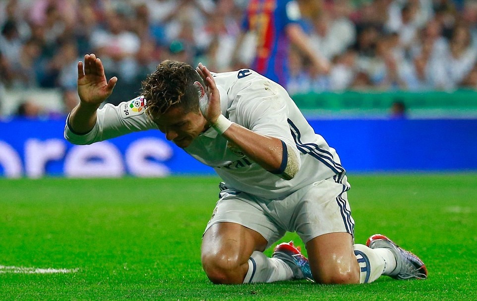 5 điểm nhấn Real 2–3 Barca: Ronaldo cúi đầu trước Messi - Bóng Đá