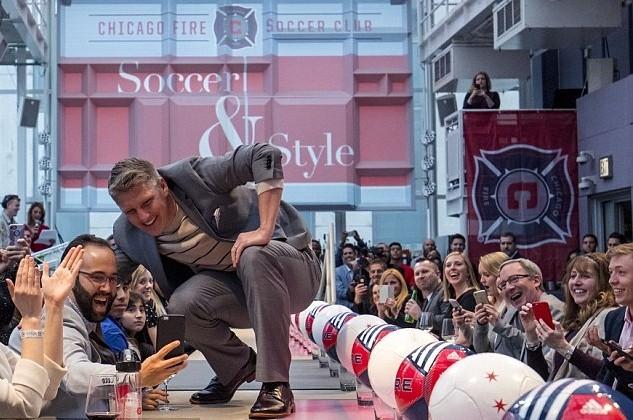 anh Schwensteiger đi catwalk - Bóng Đá