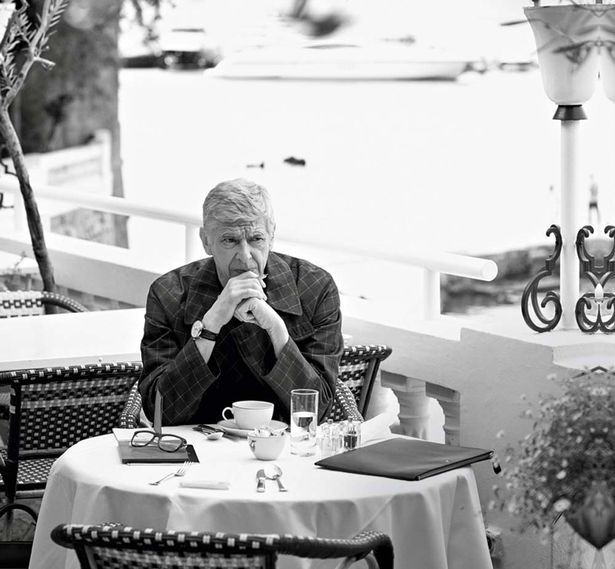 Giáo sư Wenger và gu thời trang sang chảnh bất ngờ - Bóng Đá
