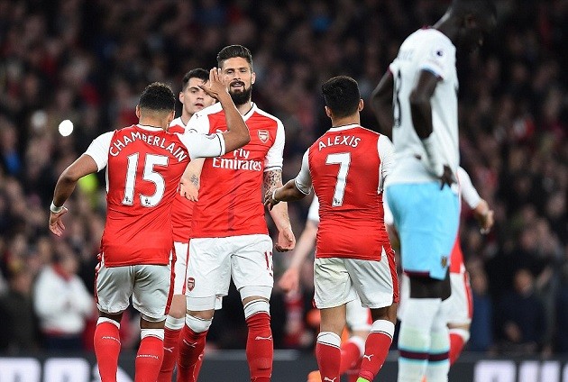 Oezil khiến Man Utd trở về kiếp 