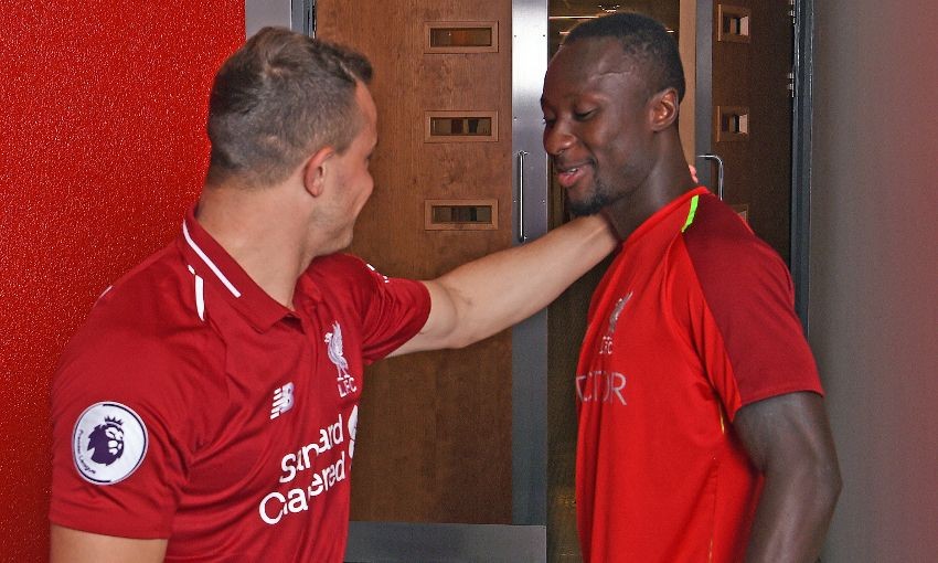 Xherdan Shaqiri rạng rỡ bên cạnh các đồng đội mới - Bóng Đá