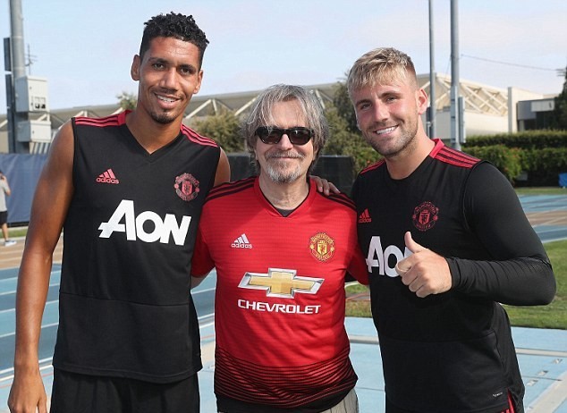 'Bậc thầy diễn xuất' Hollywood đến tận khu tập luyện tại Man Utd tại Mỹ - Bóng Đá