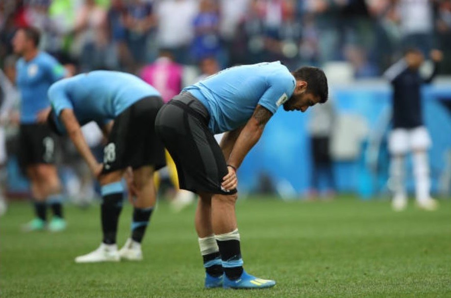 Luis Suarez rơi lệ trong ngày Uruguay chia tay World Cup 2018 - Bóng Đá