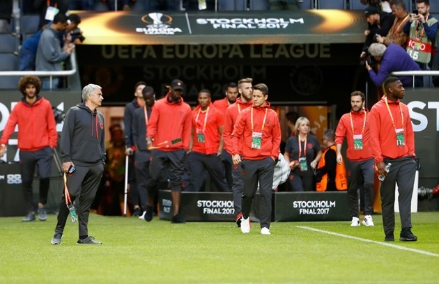 Dwight Yorke lại nổ súng khi khoác áo Quỷ đỏ - Bóng Đá