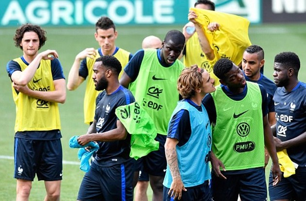 Vừa lên tuyển, Kylian Mbappe đã gặp vận đen - Bóng Đá
