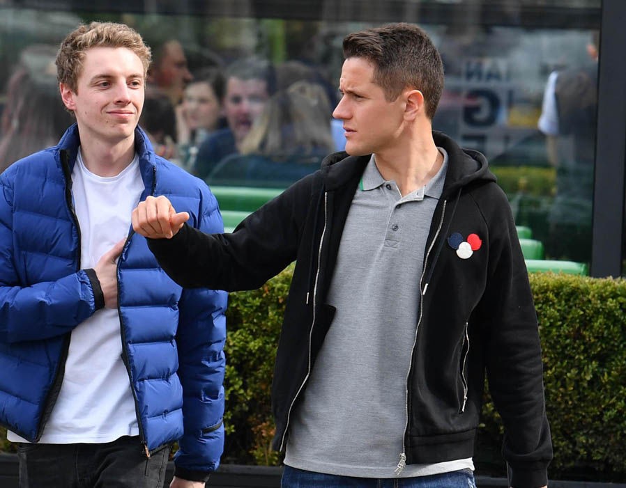Dàn sao Liverpool hát kara - Bóng Đá
