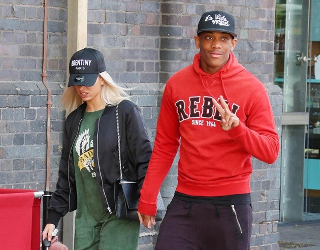Martial thoải mái mua sắm trước đại chiến Manchester - Bóng Đá