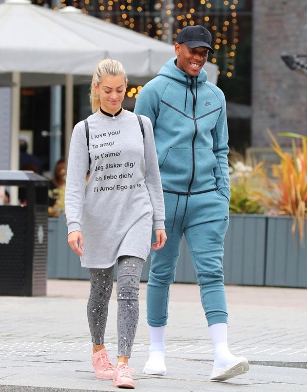 Anthony Martial dạo phố cùng bạn gái xinh như mộng - Bóng Đá