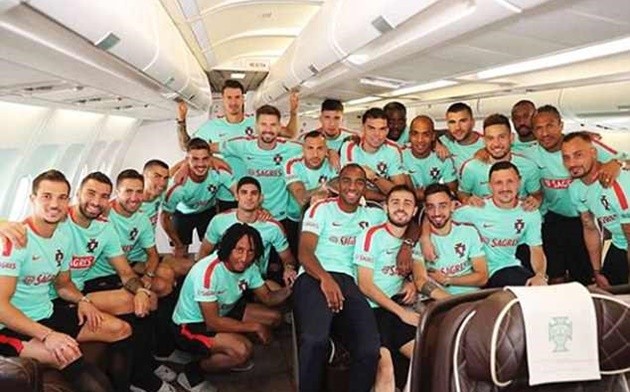 Dàn sao Man Utd lái siêu xe đến sân tập - Bóng Đá