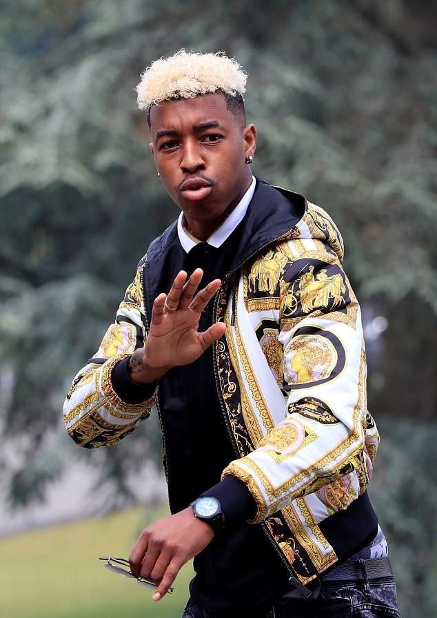 Pogba ăn mặc cực chất khi lên tuyển - Bóng Đá