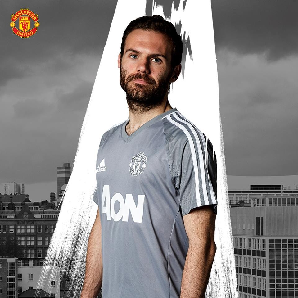 Man Utd ra mắt áo tập cực chất - Bóng Đá