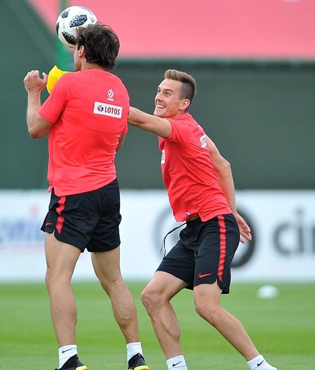 Lewandowski kheo cơ bắp cuồn cuộn trên sân tập Ba Lan - Bóng Đá