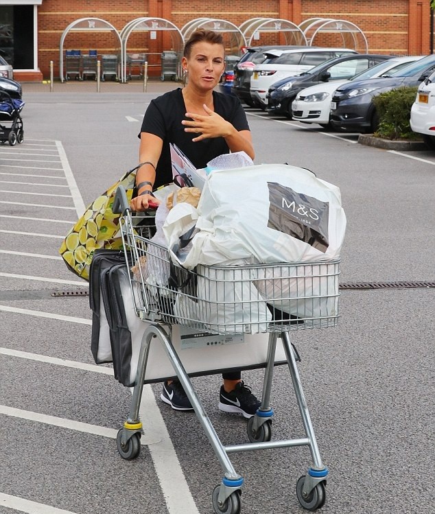 Coleen Rooney tất bật chuẩn bị hành lý cho chồng chuyển đến Everton - Bóng Đá