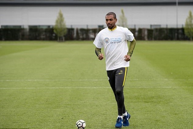 Siêu trung vệ của Inter Milan được chào đón như người hùng trong ngày hội quân - Bóng Đá
