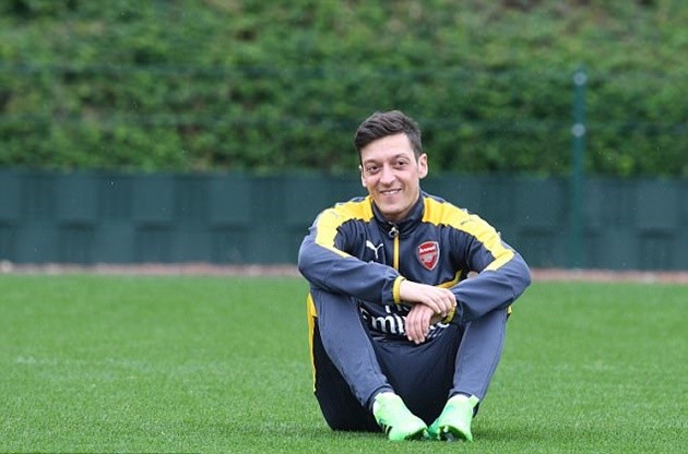 Sanchez cười thả ga trước trận đấu bù với Sunderland - Bóng Đá