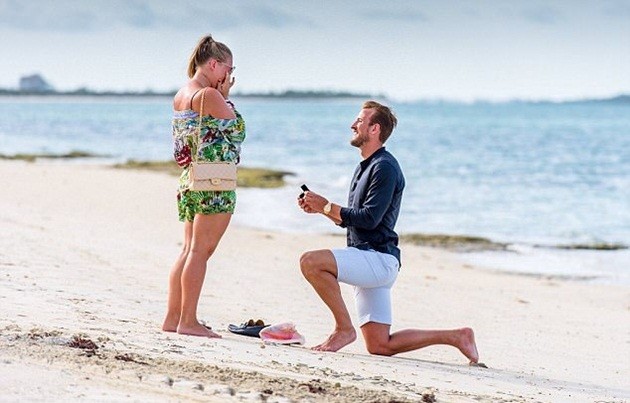 Harry Kane cầu hôn bạn gái - Bóng Đá