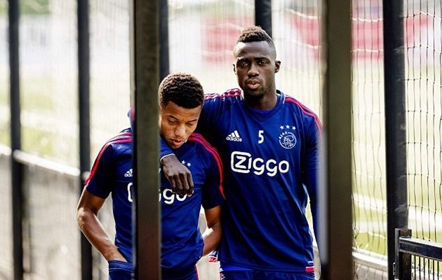 Davinson Sanchez bất ngờ trở lại sân tập, 'lật kèo' Tottenham? - Bóng Đá