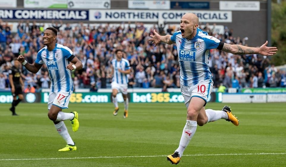 Huddersfield làm nên lịch sử Ngoại hạng Anh - Bóng Đá