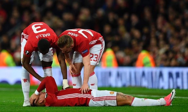 Ibra và Rojo chấn thương: Lỗi của Mourinho? - Bóng Đá