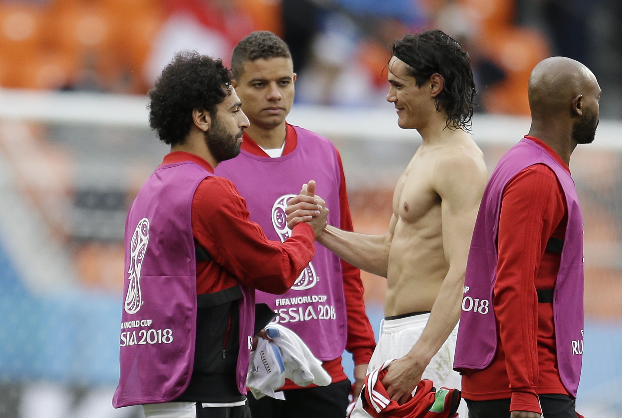 Lí do Cavani đổi áo với Salah - Bóng Đá