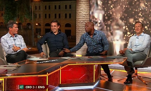 Roy Keane và Ian Wright cãi vã sau thất bại của tuyển Anh - Bóng Đá