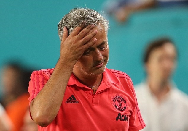 Tiết lộ SỐC nội tình M.U: Mourinho và Ed Woodward từ mặt nhau 17 ngày - Bóng Đá