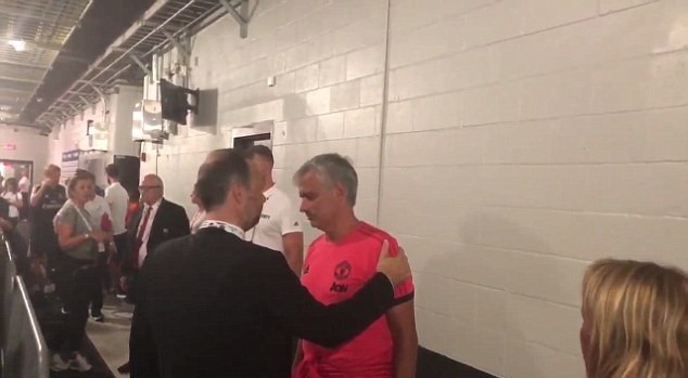 Tiết lộ SỐC nội tình M.U: Mourinho và Ed Woodward từ mặt nhau 17 ngày - Bóng Đá