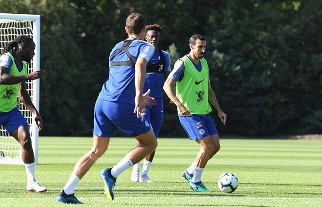 Willian trở lại tập luyện cùng Chelsea - Bóng Đá